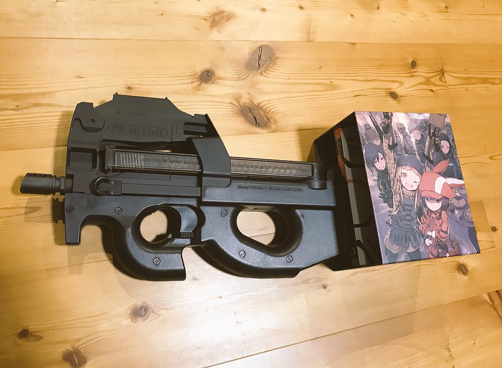 sigsawa's tweet photo. ガンゲイル 円盤１巻にはこんな豪華な全巻収納ボックスが付いて来るので嬉しい。
Ｐ９０の収納もご覧の通りピッタリ。
#ggo_anime https://t.co/vaIwoBUZck