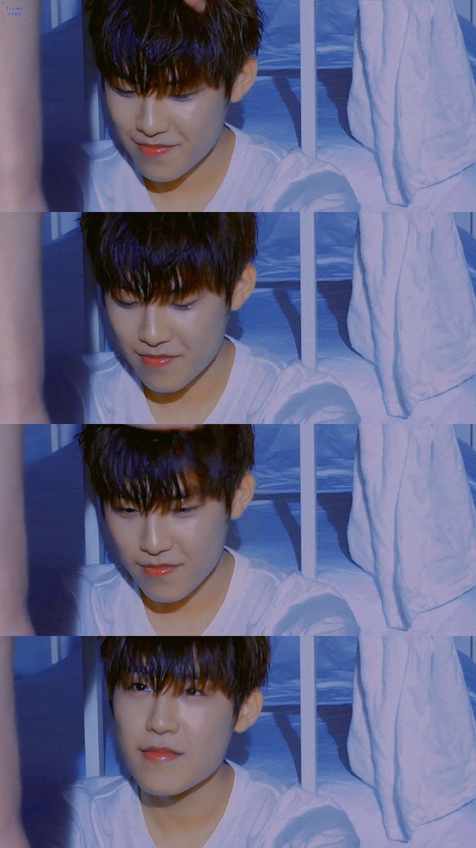 frameforwj's tweet photo. 흰 티셔츠 끝을 살짝 접어 올린 청바지 
부스스하게 젖은 머리 잘생긴 얼굴
어엌..
#박우진 #ParkWooJin #그해여름 https://t.co/y8EDQLsxk1
