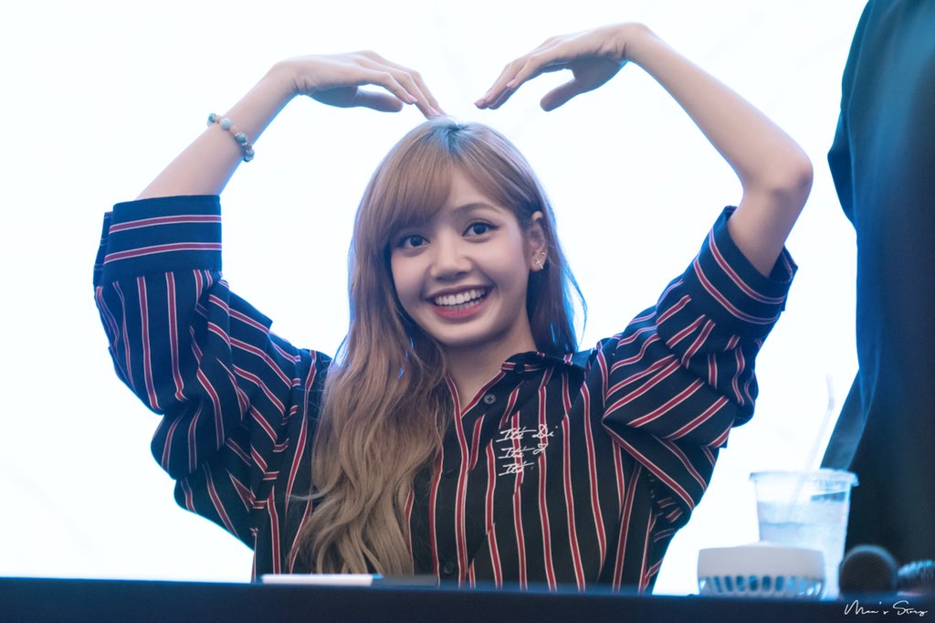 sinman_0209's tweet photo. 180623 고양 팬사인회 #리사 직찍 HD photos
More👉🏾 https://t.co/J1qCBdSoRp
#Blackpink #뚜두뚜두 #Foreveryoung #Really #Seeulater #Ddududdudu #Jisoo #Jennie #Rosé #Lisa #블랙핑크 #지수 #제니 #로제 #리사 #YG https://t.co/QpVRVesJiT