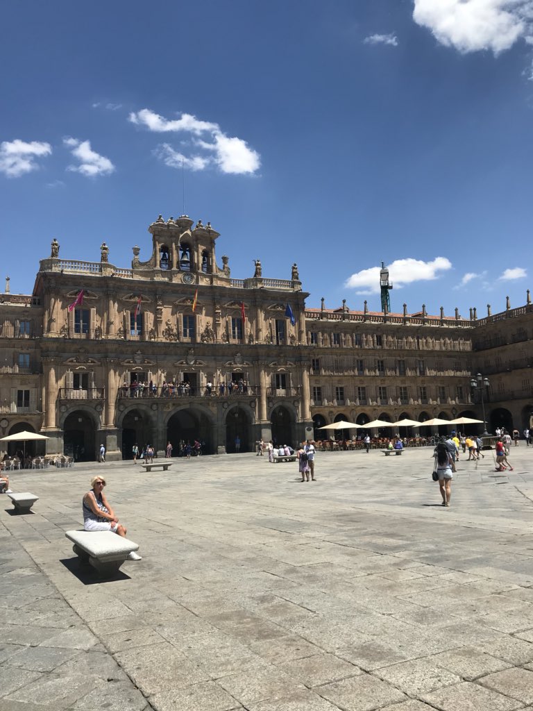 SraWolfe's tweet photo. Otro día perfecto en Salamanca. ¡Ahora voy a mi curso de cocinar la comida española! #venga #vale https://t.co/iamORDCqZH