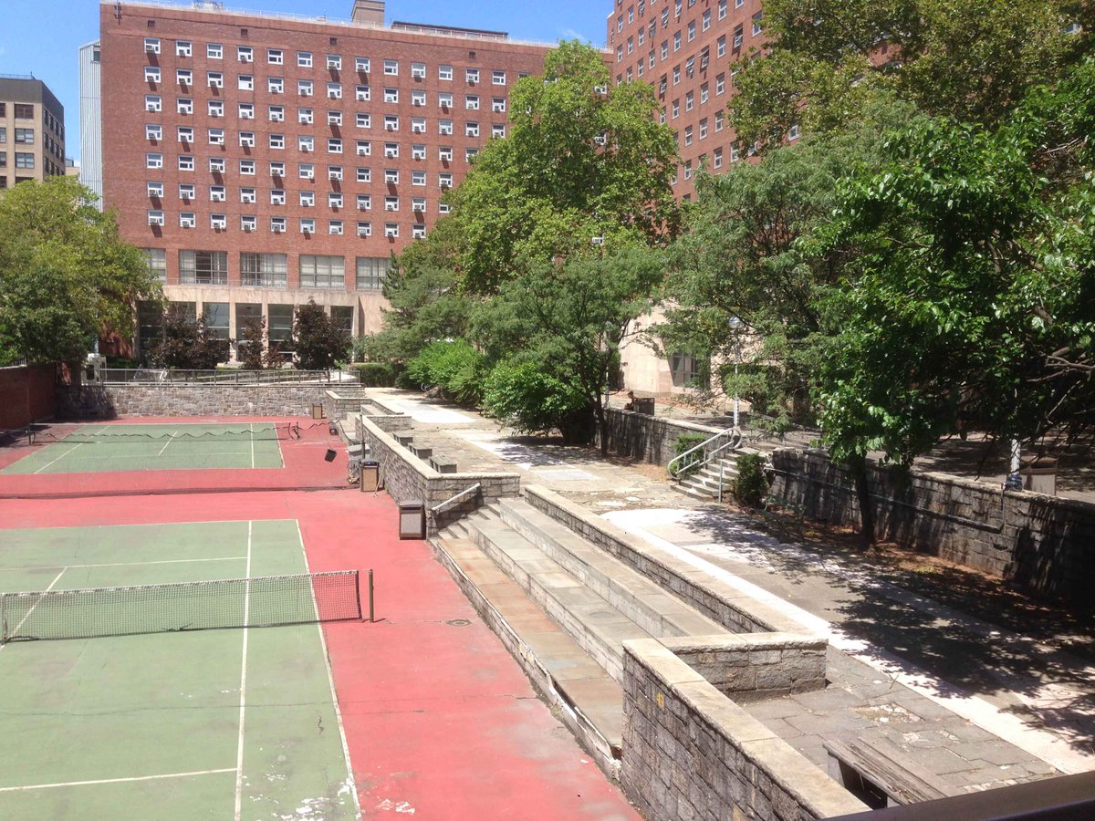 jimchannyc's tweet image. A beautiful day Hunter College Brookdale Campus. #tenniscourts