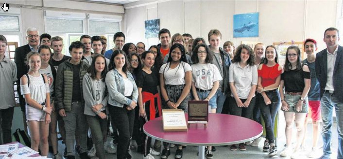 Bravo aux 43 élèves du Collège Racine, primés, pour leur travail au concours national de la Résistance et de la Déportation.
