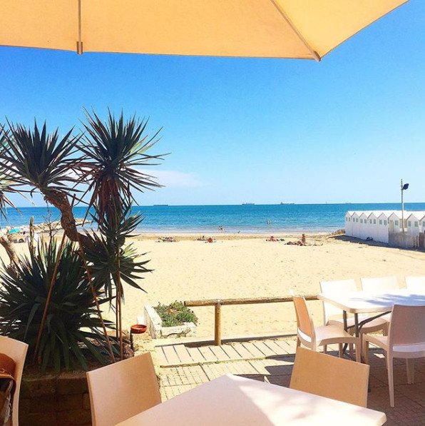 Le eleganti capannine sulle spiagge #BandieraBlu del #LidodiVenezia vi invitano a trascorrere un’estate di relax e qualità ⛱ bit.ly/2Kv6x5S #VisitVeneto (foto IG sruffa1)