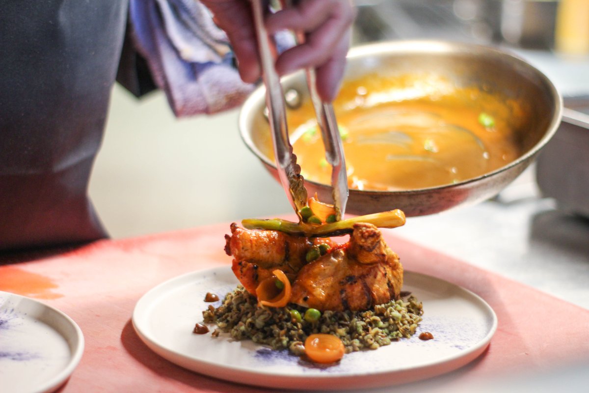 ToroSnowmass's tweet photo. Adobo Chicken with cascabel jus, green rice, glazed peas and almond 😋
.
.
.
.
.
#torosnowmass #torotuesday #viceroysnowmass #foodie #chefmode #nomnom #instagood #goodeats https://t.co/ZbntbX5ylE