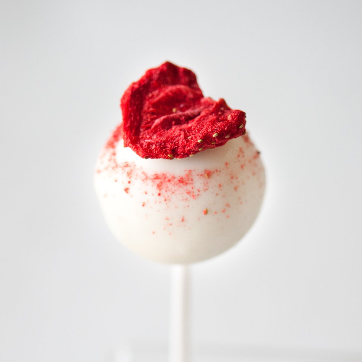 We may not make tennis ball cake pops... but we do make the most delicious Strawberry Pavlova ones, which are sophisticated in flavour and perfect for <a href="/Wimbledon/">Wimbledon</a> 🍓🎾 thebakingtree.co.uk/collections/de…
