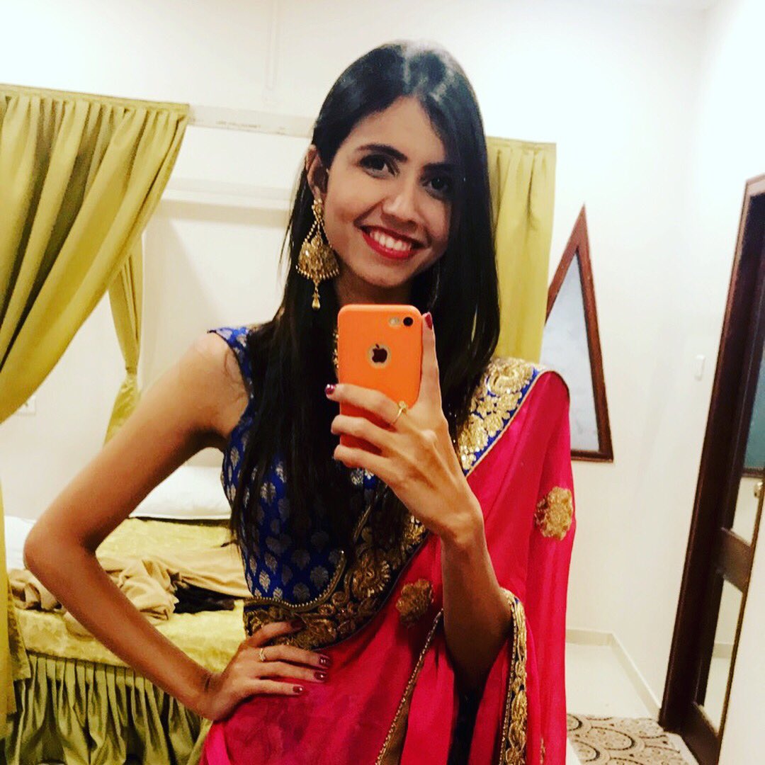 MCPriyankaGhai's tweet photo. And the classy reception to sum it all up ❤️
Congratulations #Ronitandsuman 
#Verve be the best.. kudos to the young bunch of talent! 

#weddingMC #MCpriyanka #Bangaloreanchor #BangaloreMC #mysorediaries #loveforweddings #blessed 😇 https://t.co/6AOuwxKECe