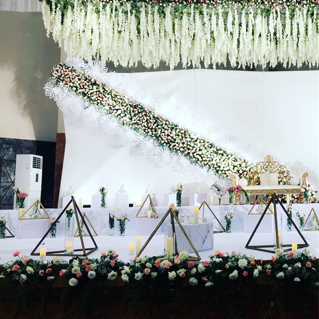 MCPriyankaGhai's tweet photo. And the classy reception to sum it all up ❤️
Congratulations #Ronitandsuman 
#Verve be the best.. kudos to the young bunch of talent! 

#weddingMC #MCpriyanka #Bangaloreanchor #BangaloreMC #mysorediaries #loveforweddings #blessed 😇 https://t.co/6AOuwxKECe