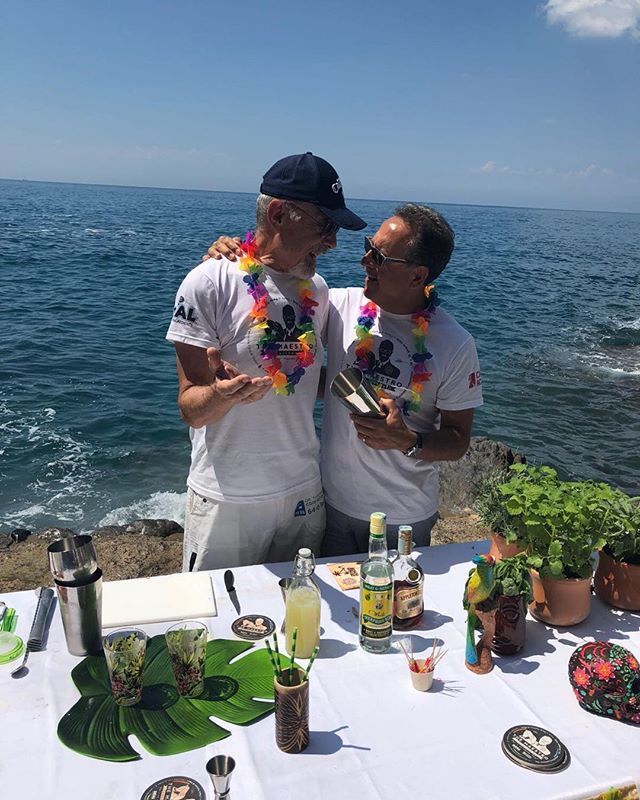 CocktailMaestro's tweet photo. Bartender Love 🍸 #bartender #bartenderlife #cocktails #mixology #bars #maestrochallenge #campari #realsyrups #amalficoast #maiori https://t.co/3kkob5Kor0 https://t.co/rebBM09FNU