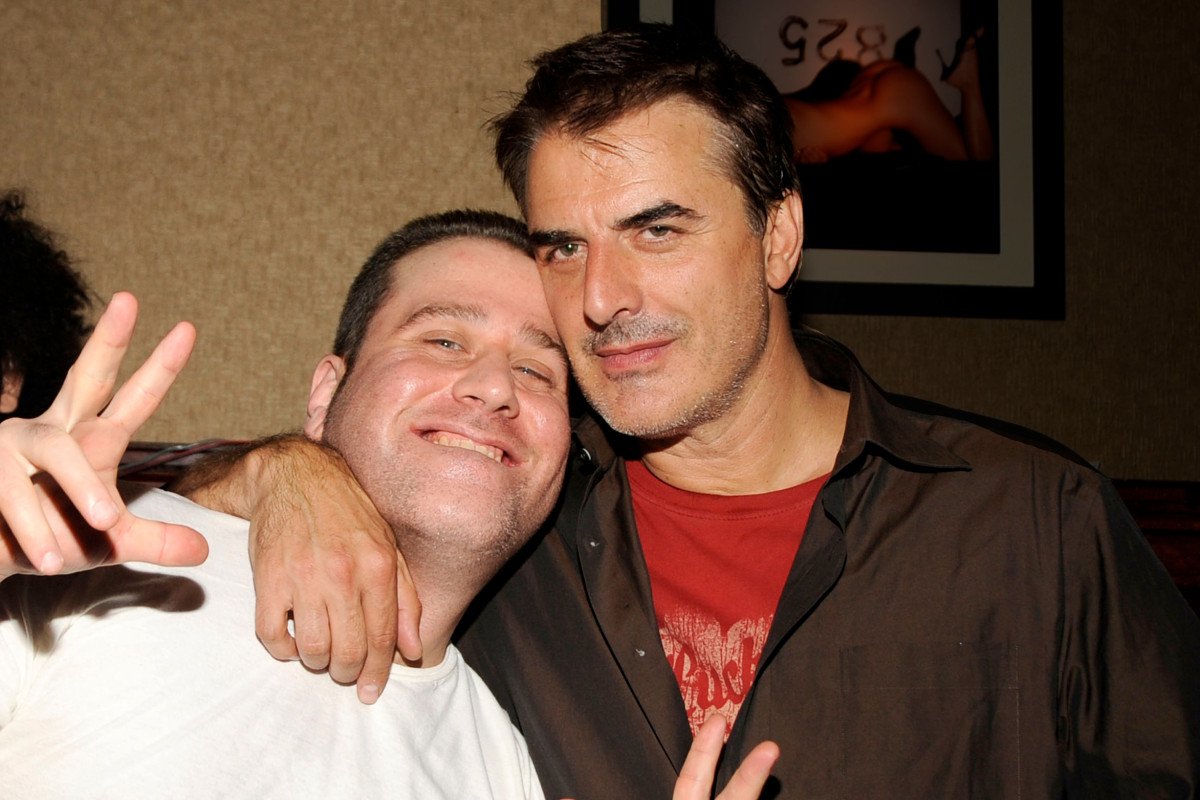 PageSix's tweet photo. Chris Noth and Noel Ashman ink producing deal for rom-com https://t.co/guj33KRuNO https://t.co/7adDzvNCE7
