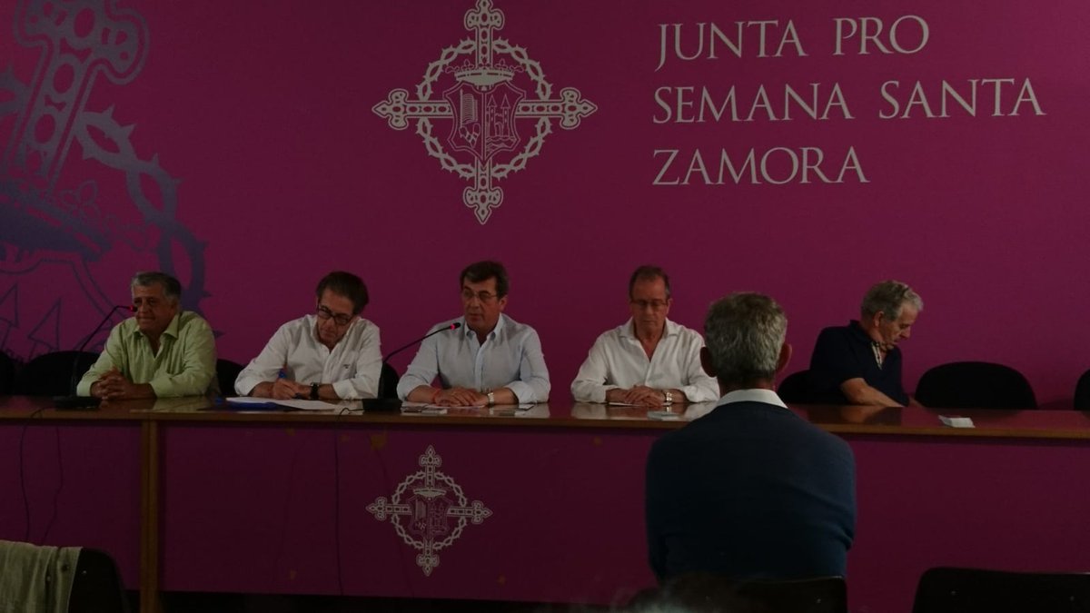 Culminado el proceso de adaptación al Estatuto Marco, se informa que desde el 3 de julio de 2018 se pueden solicitar alta las mujeres que deseen en la Cofradía; el documento de solicitud, en el que constan los requisitos, se puede descargar en la web  cofradiadelsilencio.net