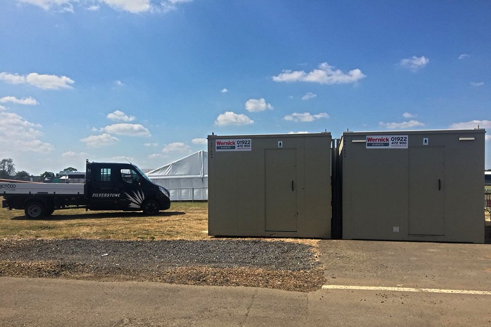 WernickGroup's tweet image. A few photos taken by the Wernick Events team over the weekend. They've been installing temporary event accommodation and comfort facilities at @SilverstoneUK for the Formula 1® 2018 Rolex British Grand Prix - including 'backstage' in the @F1 compound. #F1 #portableaccommodation