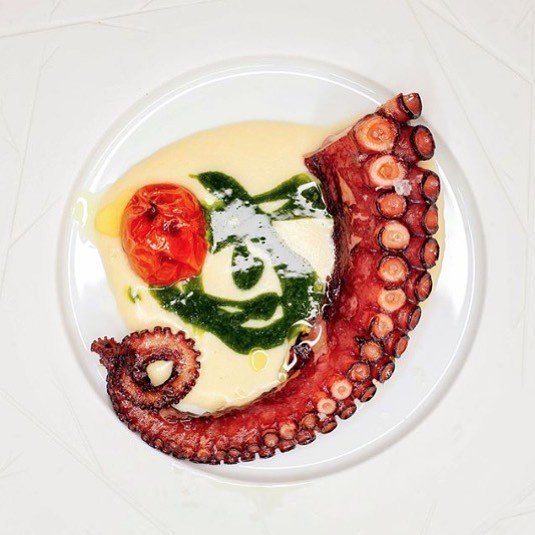 BonsFogonsGI's tweet photo. "Pop a la brasa amb mascarpone, tomata i alfàbrega" 🐙
Una de les perles gastronòmiques que ens ofereix @divinumgirona 😀
#Girona #GironaBonsFogons #Colectiu #DivinumRestaurant #Divinum #GBF #Gastronomy #Restaurants #Catalunya #restaurantsdecatalunya https://t.co/QVF18q0M0x https://t.co/kvZNjJ0WY8