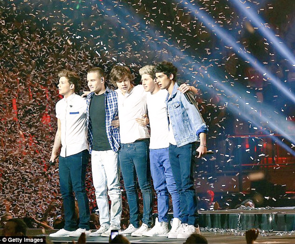 MqFhOhvGJzUuduz's tweet photo. #1D8yearsAnniversary https://t.co/OF8STKMCCK