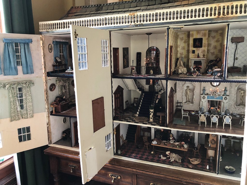 We were blown away after seeing this incredible handmade dolls house in @NTGreysCourt. Made by a local lady over the course of 30 years everything in the house is created from recycled materials. An incredible achievement! #nationaltrust