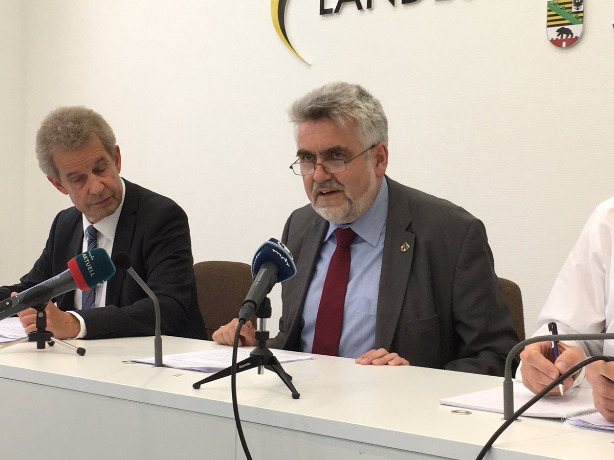 „Die Förderung der kleinen und mittleren Unternehmen in #SachsenAnhalt bleibt unsere Kernaufgabe.“ - Minister <a href="/WillingmannA/">Armin Willingmann</a> stellt gerade das neue Mittelstandsförderungsgesetz in der Landespressekonferenz in #Magdeburg vor.