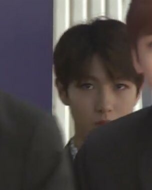 런: 나 예쁘지? 나 좋아하지?
젠:
런: 바로 대답 안 했어. 생각이 필요했던 거야. 너 진짜 짜증난다.

~런 방으로 들어감~

젠: