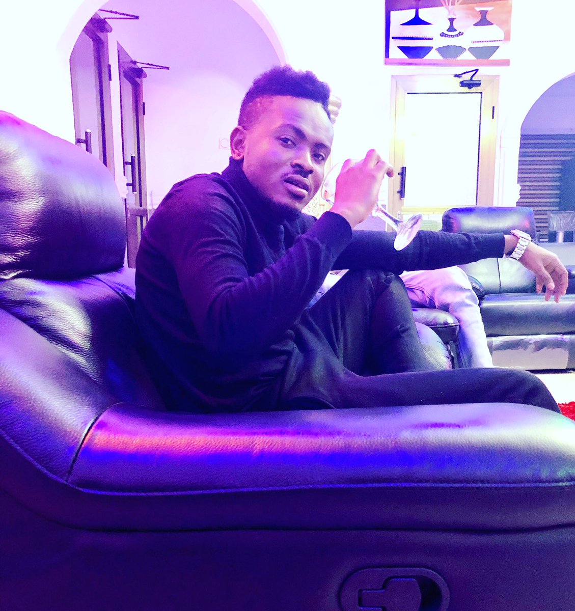 flawa_gaskia's tweet photo. Good day my people. Make sure u drink a lot of water and mind your business.
#Gaskia_Movement
#Flawa_Gaskia
#Ambassador
#Cheers_Condom https://t.co/UYMSTnOmXt