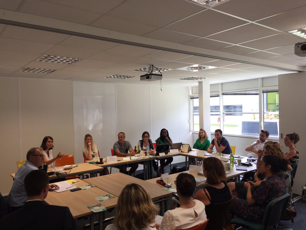 CAAquitaine's tweet photo. Le moment d’échanges ⁦@ETICoop⁩ se poursuit. Les créateurs pitch leur projet devant Érika Solans, responsable d’⁦@ETICoop⁩ et Alain Prault https://t.co/KAGI9Zxuk4