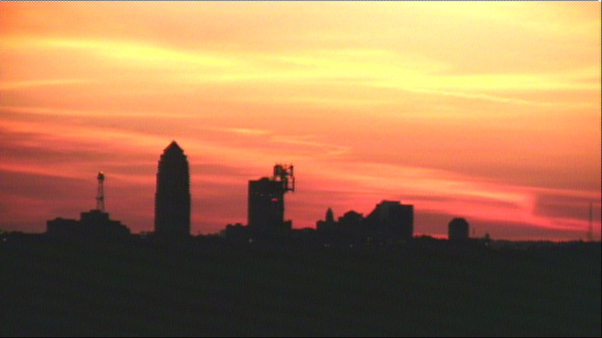 RileyOConnorwx's tweet photo. Lookin' beautiful this morning Des Moines! #iawx 

#sunrise https://t.co/s4eZkRUhQR