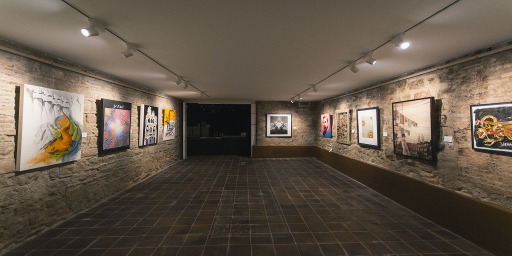 BarcelonaInfoES's tweet photo. Última semana para descubrir el universo Brossa en el @RCercleArtistic gracias a @galeriesdartcat y @VermutMiroReus https://t.co/Vd8c1YafeT #ggac #galeriesdartcatalunya #vermutmirodereus https://t.co/ZjTFlKVxw9