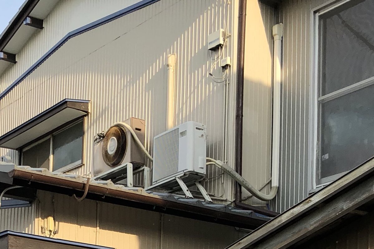 Twitter 上的 たまも レトロな日立と富士通ゼネラル 室外機 エアコン配管 右目室外機 T Co Dmq8jmgbub Twitter