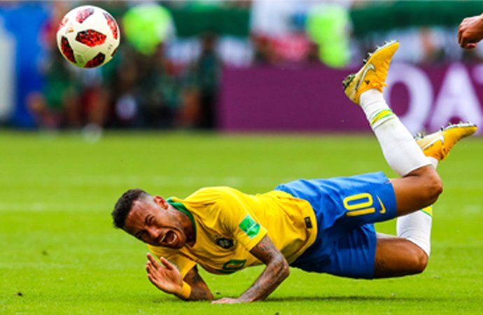 Bolanet's tweet photo. https://t.co/4TUWf5dAy5 - Menodai Sportivitas, Neymar Tak Akan Pernah Jadi Pemain Terbaik https://t.co/uDZfCgqL7v