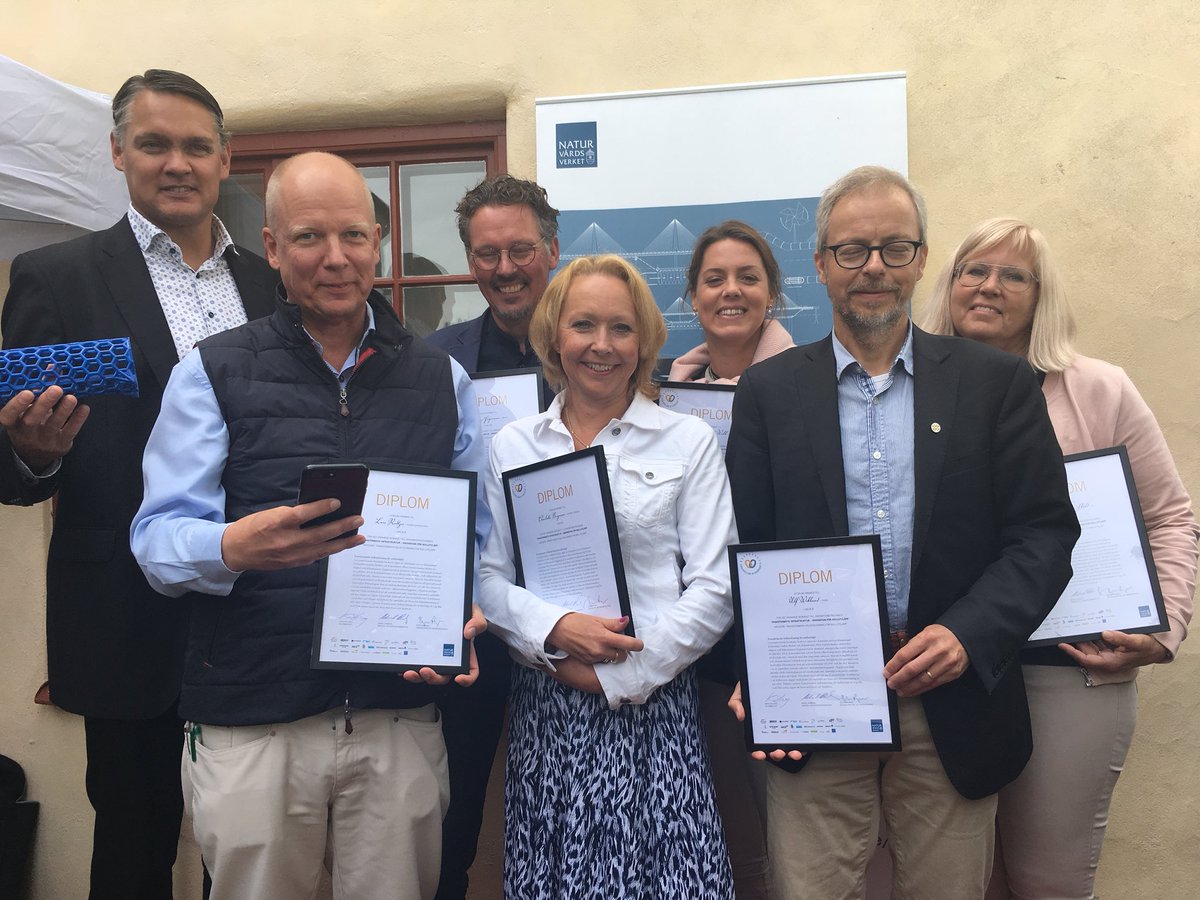 tyrens_sverige's tweet photo. Vinnare i Naturvårdsverkets och Sveriges Byggindustriers tävling Innovation för nollutsläpp - lag blå med @UlfWiklund @tyrens_ab Gratttis branschen! #almedalen #hållbarhet @naturvardsverk @SverigesByggind @Bjorn_Risinger @Trafikverket @svenhunhammar @asauhlin @SkanskaSverige https://t.co/WIAJ4fbl1t