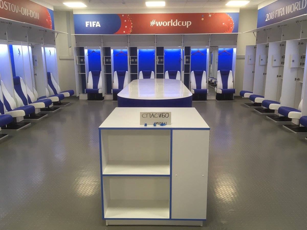 partidazocope's tweet photo. 👏🎩 El vestuario de Japón, tras su eliminación del Mundial. Impecable y con una nota: "Gracias".
Mucho que aprender... ¡Gracias a vosotros! 🗾🎌 https://t.co/wfzCQ72Aa0