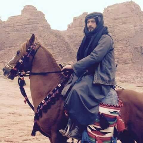 مادمت تنشد يارفيجي عن الحال
مالي على كتمانها عنك حيله
الصبر عن بوح اﻻحاسيس كتال
والنوح في بعض المواقف فشيله
لو كل مايطري على البال ينكال
ماكان شفت ان الثكيله ثكيله
أبطيت اكافح ضيكة البال بالبال
وأدفع بﻻ هاجوسها كل ليله
المال ملعون أبو المال
ذل العزيز وعز ناس ذليله