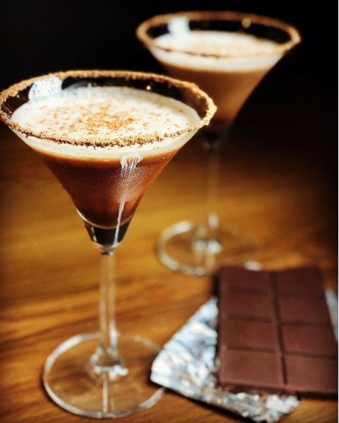 chaloadda's tweet photo. What is the one thing better than chocolate?
You guessed it, chocolate fused vodka! Visit us to support your favorite team this Football season. 🇧🇪⚽️🏆
#chaloadda #adda #fifa #fifa18 #pune #kothrud #worldcup #worldcup2018 #punekar #puneri #drinks
Shot and styled by @aishkaro https://t.co/z7g34oXT9x