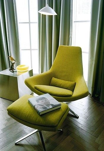 Ciceroni_App's tweet image. Wingless chairs have a long history that dates back to 17th century England. The chairs are so versatile and timeless that they can decorate any living space!
With the rains pouring down, who wouldn’t love to sit back and sip a hot cup of tea?

#ciceroni #homedecor #wingbackchair