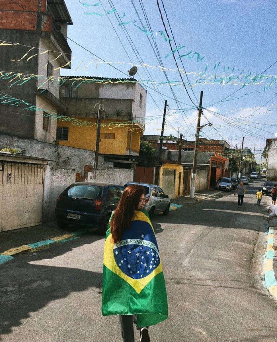 instamission's tweet photo. Como é que a gente vai se vestir durante toda a semana? A Reina Zani já deu a dica: de verde e amarelo, esperando ansiosamente o jogo de sexta! Participe da #instamission363, fotografe o seu clima de Copa, e vem junto com a gente na torcida!

https://t.co/rQ69qzLrHi https://t.co/FN4awTXk8A