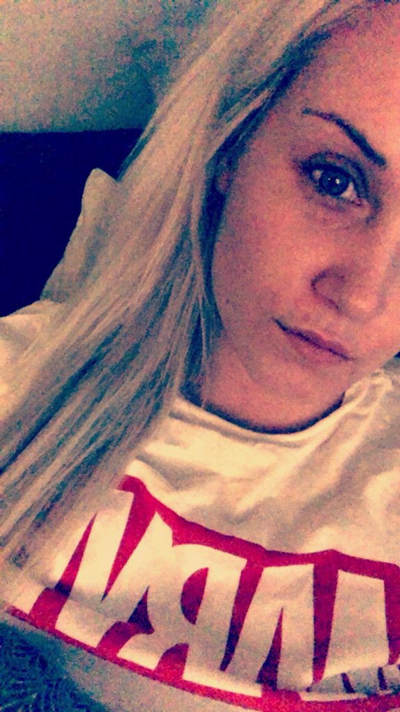 FrkOlaussen's tweet photo. Today I’m not doing anything at all! 
Not feeling well 🙈 
#relaxing #day #bedallday #sick #Netflix #GossipGirl #sleeping #icetea #chillmode #Fever #tierd #wanttogetbetter #fruitsforfood 😷 https://t.co/g3W3Sp9Bsr