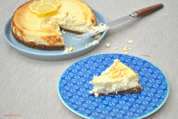 RameneLaPopotte's tweet photo. Je vous propose ma version du #cheesecake au spéculoos, une base de #stmoret, #citron et #yuzu.
https://t.co/Qx6OOcKGfu
#lemon #limon #lesfrrebelles #ligue_des_optimistes @lotusbiscoff https://t.co/1NPw2KwREg