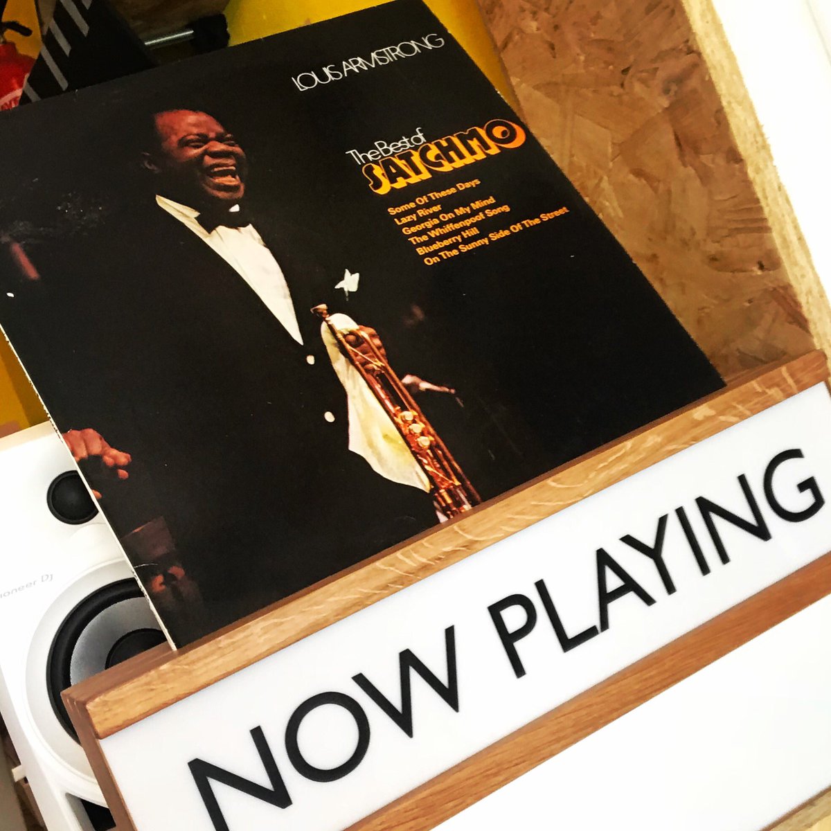 Atomic_LDN's tweet photo. #nowplaying
The Best of Sachmo - Louis Armstrong
#music #jazz #louisarmstrong #sachmo #vinyl #vinylshop #vinylrecord #vinylrecords #vinylcollection #vinyllove #records #recordstore #camdenpassage #islington #atomicldn https://t.co/RKBgYzuPv7