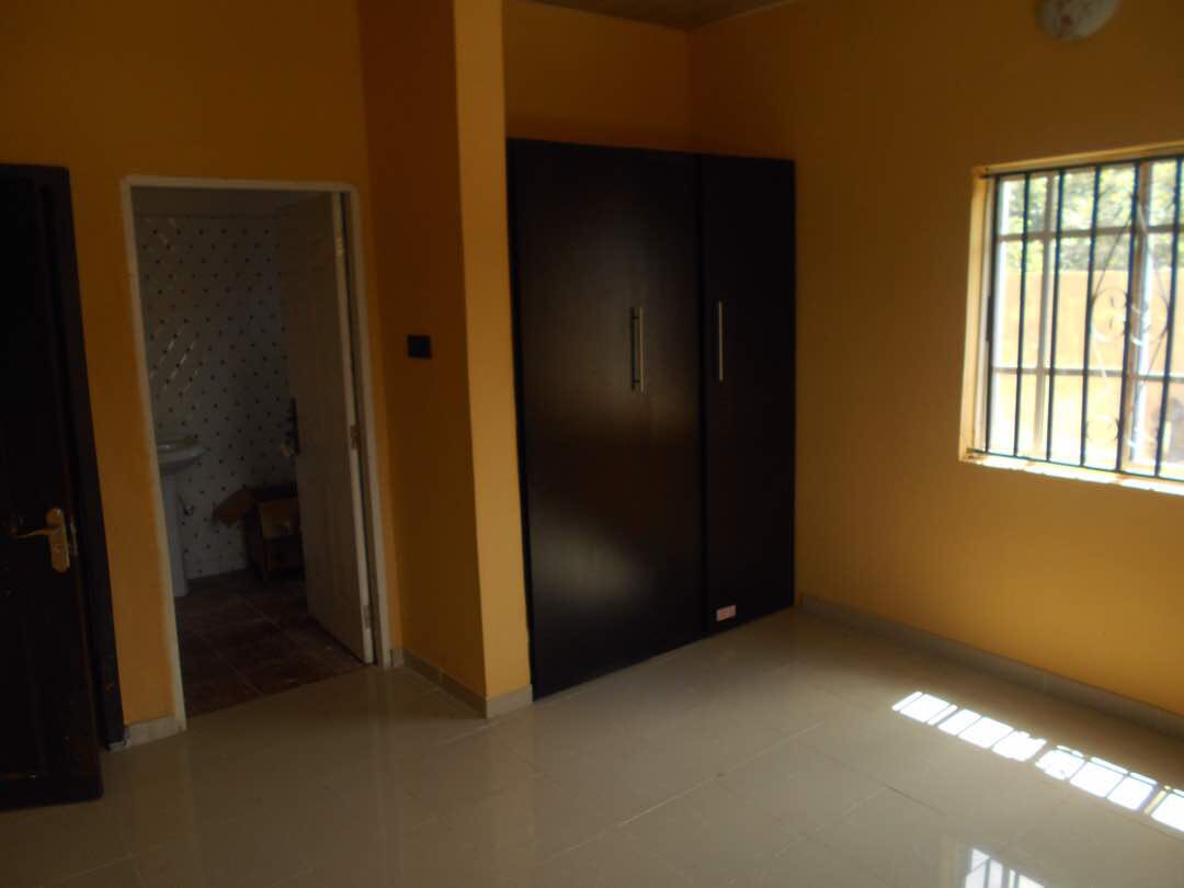 jblessing_2000's tweet image. Location: Coca Cola estate, Mowe(abt 7mins drive to the express)
Type: 3bedroom bungalow on a 600sqm
Title: Global C of O
Price:#20M(asking)
Call Kola - 08149029922, 08175090097