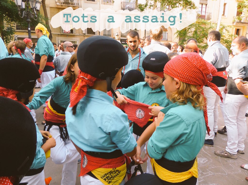 CastellersSAFA's tweet photo. Recordeu que avui és l’últim assaig abans de #Gandía! Us necessitem per portar grans castells a les terres valencianes! 

📍A les 19:15 al local d’assaig, Passatge Sant Pau, 16

Som-hi! #SafaOnTour #TuEtsLaClau #ElCaloretCasteller https://t.co/3tuPVdXfLT