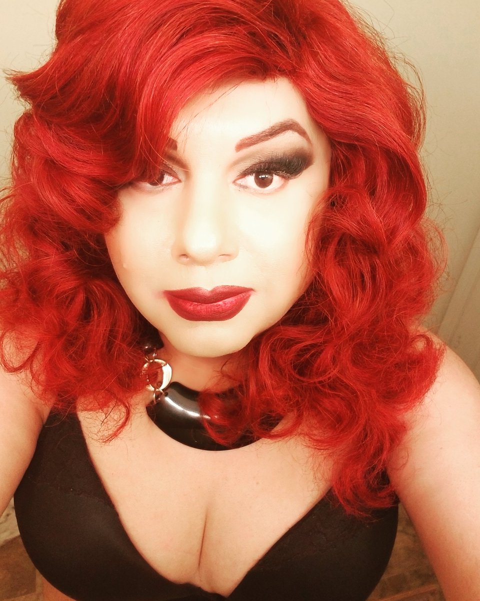 AthenaVanDoren's tweet photo. Living for the red hair. https://t.co/fRYSFZeNB1