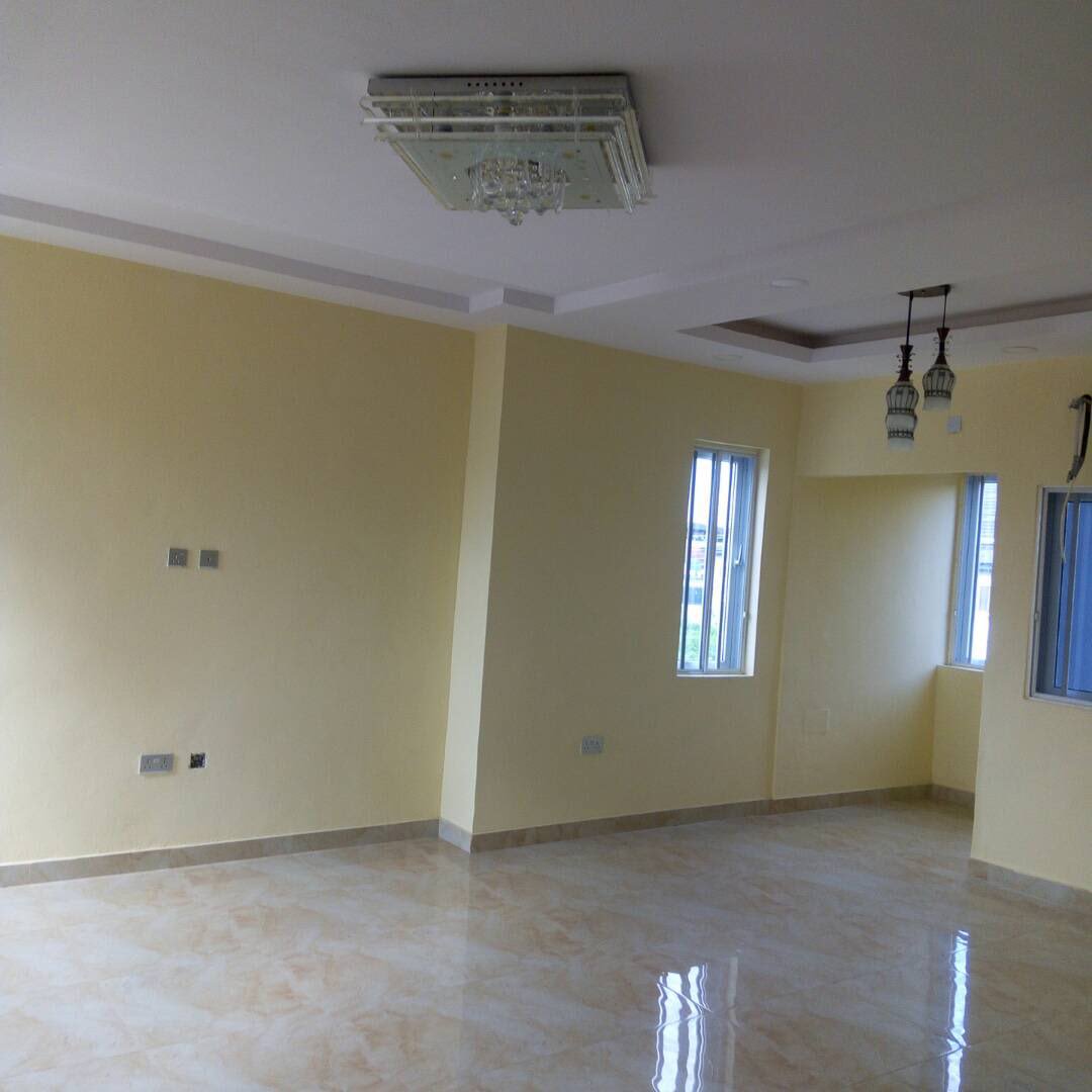 jblessing_2000's tweet image. Type: 4 bedroom semi detached duplex with under house parking lot.
Location: Surulere, Lagos.
Title: deed &amp;amp; registered survey.
Price:#75M(asking)
Call Kola - 08149029922, 08175090097