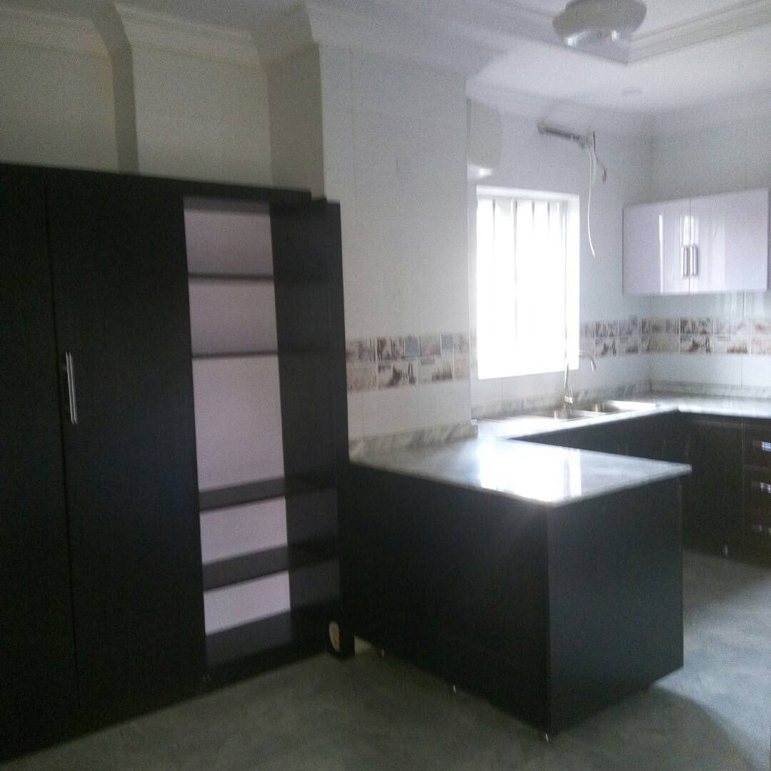 jblessing_2000's tweet image. Type: 4 bedroom semi detached duplex with under house parking lot.
Location: Surulere, Lagos.
Title: deed &amp;amp; registered survey.
Price:#75M(asking)
Call Kola - 08149029922, 08175090097