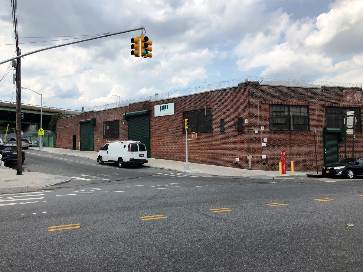 NY_Commercial's tweet photo. #HuntsPoint
FOR LEASE
TOTAL BUILDING SIZE 32,000
1ST FLOOR 16,000
LOWER LEVEL 16,000
ZONING Zoning M-1
COLUMN FREE / CLEAR SPAN Yes - 16,000sf on 1st Floor
CEILING HEIGHTS 12'-18'
LARGE DRIVE IN DOORS 2
INTERIOR DOCK 1
CLEAR SPAN Yes
SUBWAY Few Blocks to the Subway https://t.co/GF3ESFj1mI