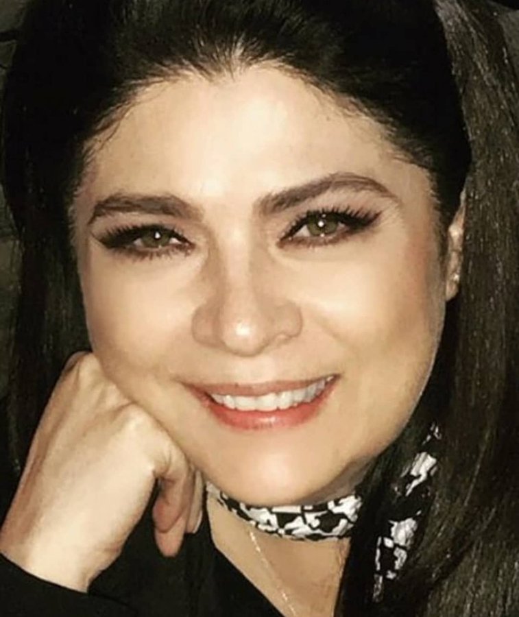 astridD5's tweet photo. Muy buenos dias mi Queen, vengo corriendo a dejarte un abrazo llenito de amor y desearte un hermoso día... Quien te hace reír, te regala vida 
Te amo infinitamente @victoriaruffo31 https://t.co/kPfObf0jPL