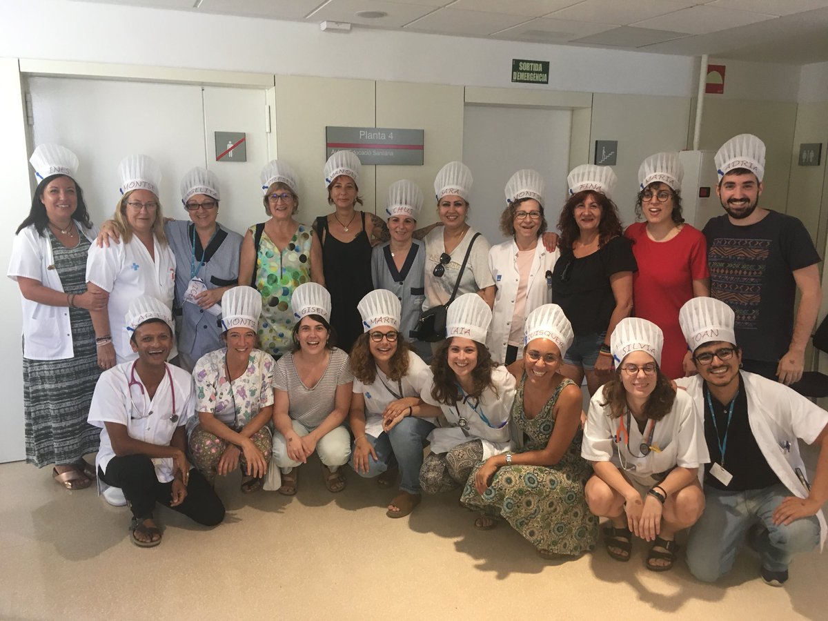 Elinfermera's tweet photo. Los cocineros d la #tortimina! #CAPLaMina! #equipoAP, #celebracion! #+primaria https://t.co/ROmFGsK9N6