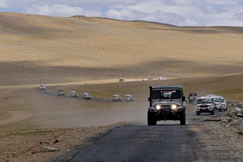 MahindraAdvntr's tweet photo. Nothing beats the exhilaration of driving through some of the most treacherous routes in the country to the dream destination, Leh, with #MonasteryEscape 2018. See it to believe it! @MahindraAdvntr https://t.co/VYJBmOxpMt