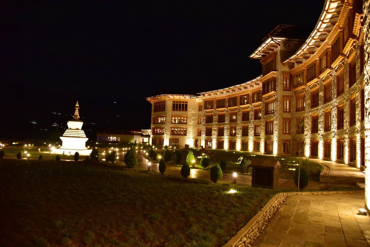 LeMeridienParo's tweet photo. With exotic breathtaking views and exquisite cuisine, experience summertime sophistication at Le Meridien Paro, Riverfront. 
•Free buffet breakfast, dinner, airport pick &amp; drop
•Pay just 25% extra on room rate/ night to avail the package
https://t.co/fAUYKsKXqE…/special-offers https://t.co/7Yo9xCGMjm