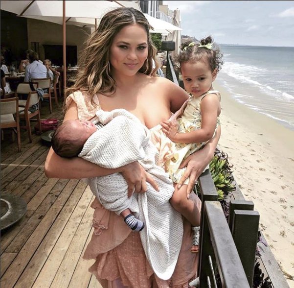 byWishes's tweet photo. #MumGoals

@chrissyteigan aboslute slayin' motherhood as always 😍 https://t.co/YN313Epn8e
