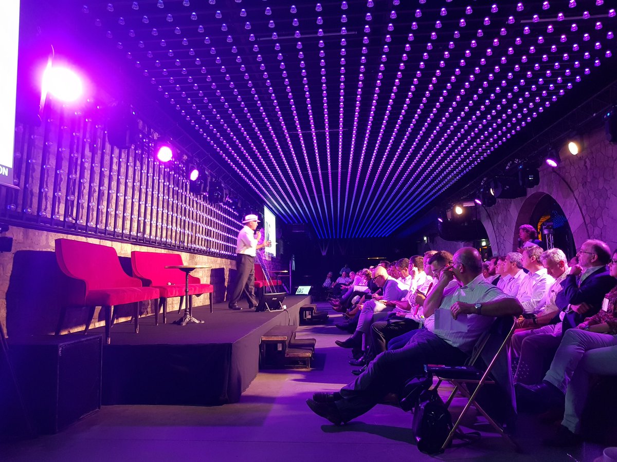 AmauryFabre's tweet photo. [#Live] @JCKNOERTZER ouvre au Faust l'événement #IBMInfraNovation avec toute l'équipe #IBMSystems https://t.co/JBm4PsP6hS