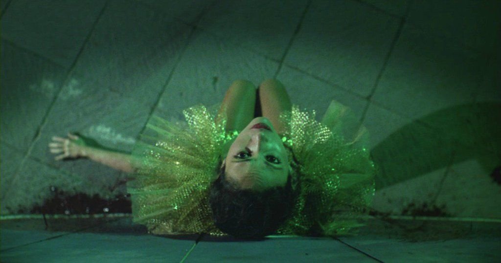 SANTA SANGRE (1989) 

DP: Daniele Nannuzzi 
Dir: Alejandro Jodorowsky
More Shots: buff.ly/2vzbraX