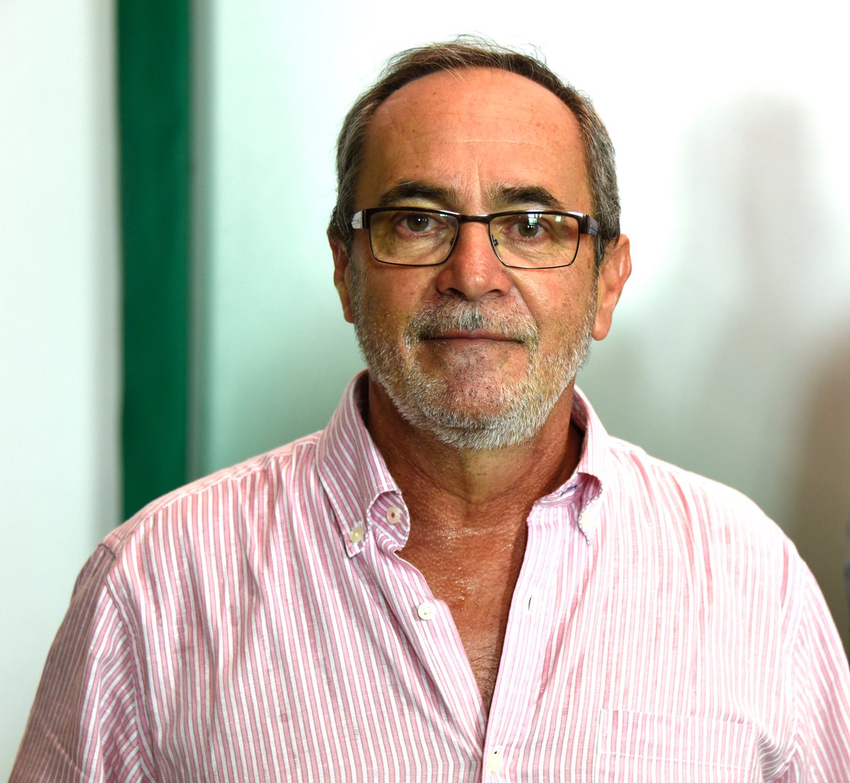 psoedeandalucia's tweet photo. Son momentos duros para los socialistas andaluces. Se nos ha ido Carlos Perales, nuestro secretario de #MemoriaHistórica y Democrática. Un luchador incansable comprometido con esta tierra y un referente en la recuperación de la memoria histórica en #Andalucía #DEP https://t.co/tyaVU2wkXl