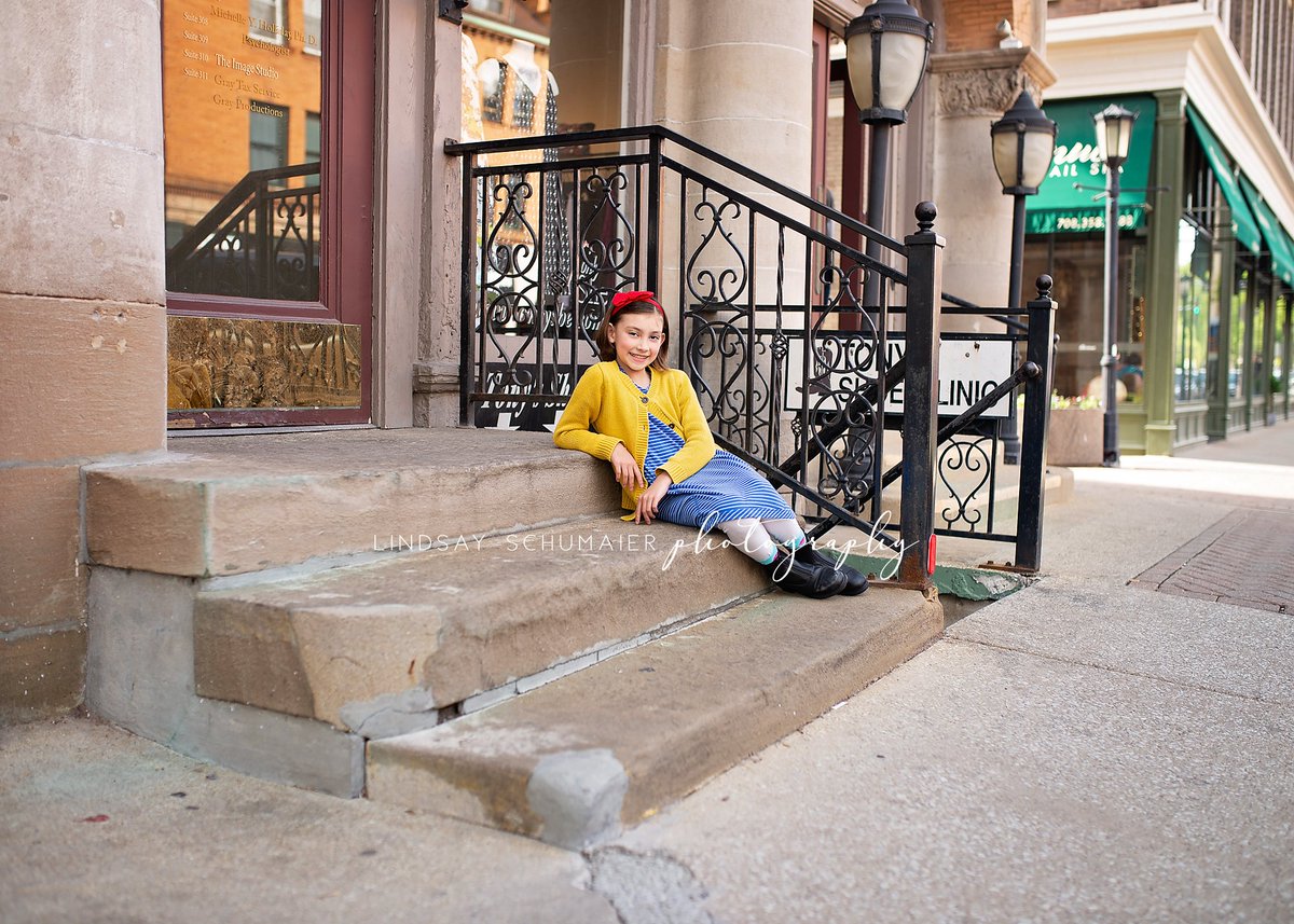 LSchumaierPhoto's tweet image. Come take an Urban Walk with me! It's a great way to remember your town and where your kids are growing up.

#lindsayschumaierphotography #urbanwalk #citysession #oprf #oakparkphotographer #city #childphotographer